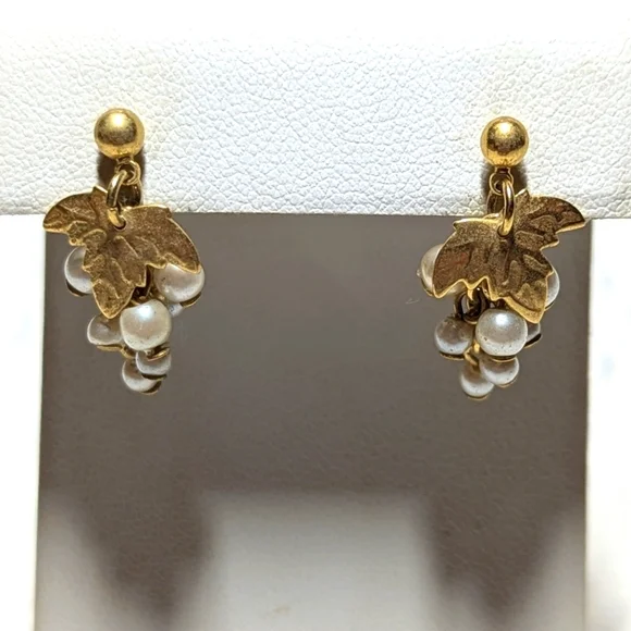 Vintage Goldtone and Faux Pearl Grape Cluster Pierced Earrings - Picture 4 of 9